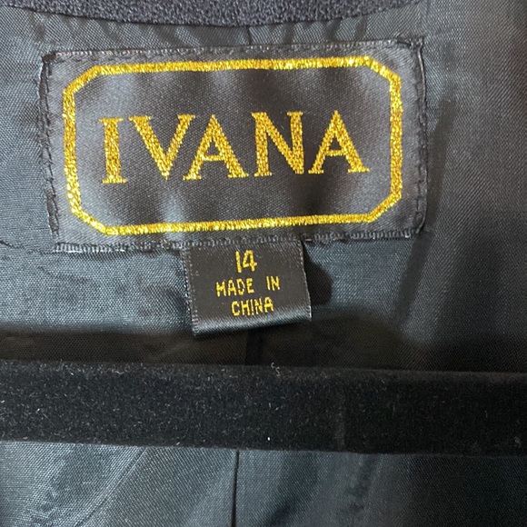 Ivana Wool Blazer Jacket. Embellished Removable collar Satin covered buttons. - Picture 3 of 14